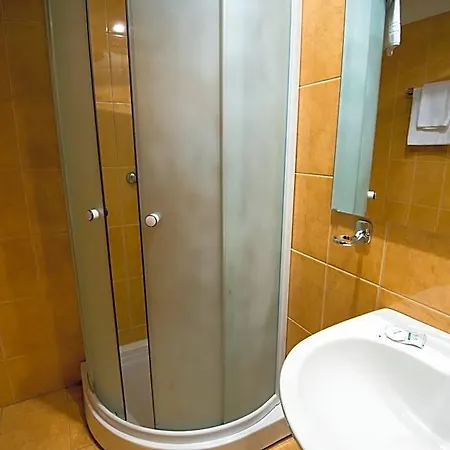 Victoria Hotel 3*